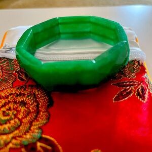 Multifaceted green jade bracelet.